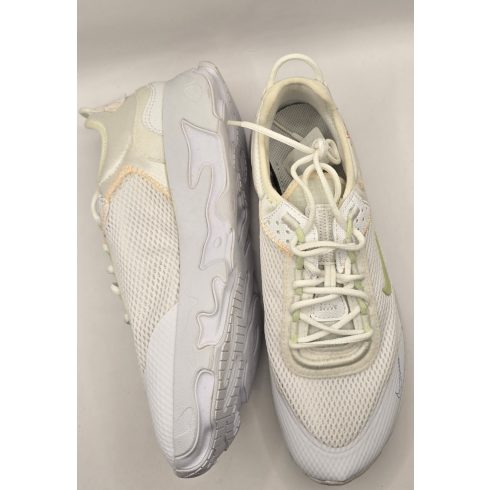 Nike React Live Sneaker