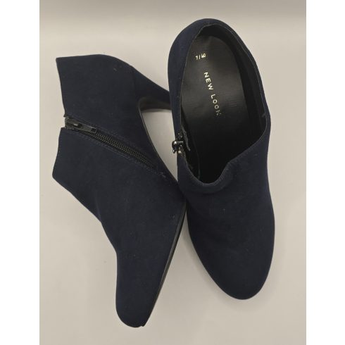 New Look Női Velúr Hatású Bokacsizma – Elegáns Sötétkék
