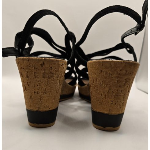 Tamaris Black Suede telitalpú szandál