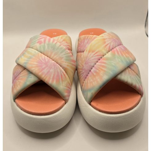 TOMS platformost színes szandál